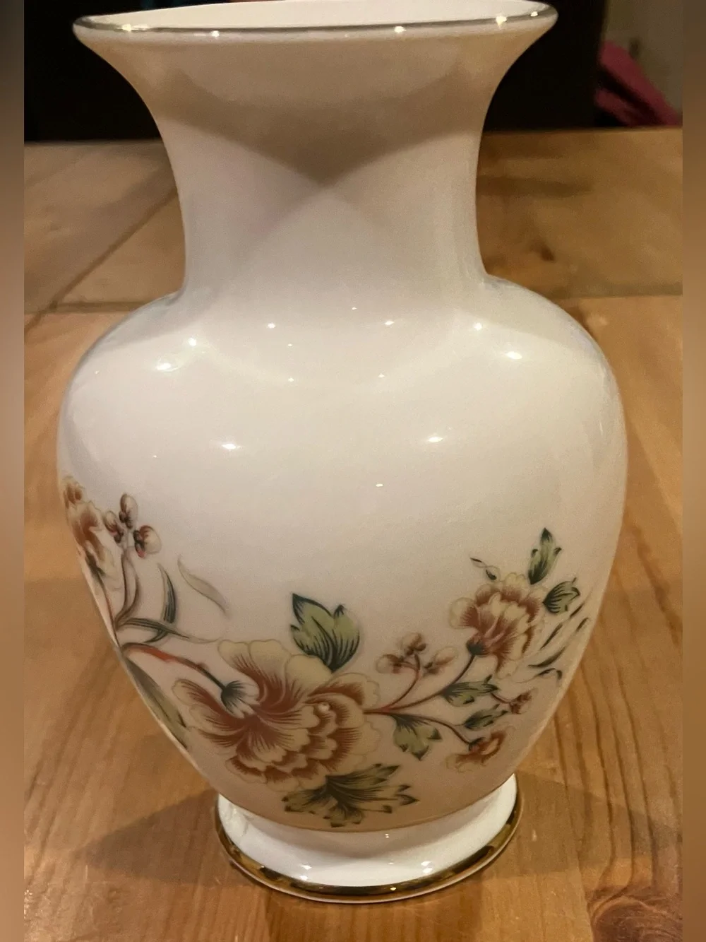 EUC Hollohaza Floral Porcelain Gold Trim Vase Floral Motif 1831 7”